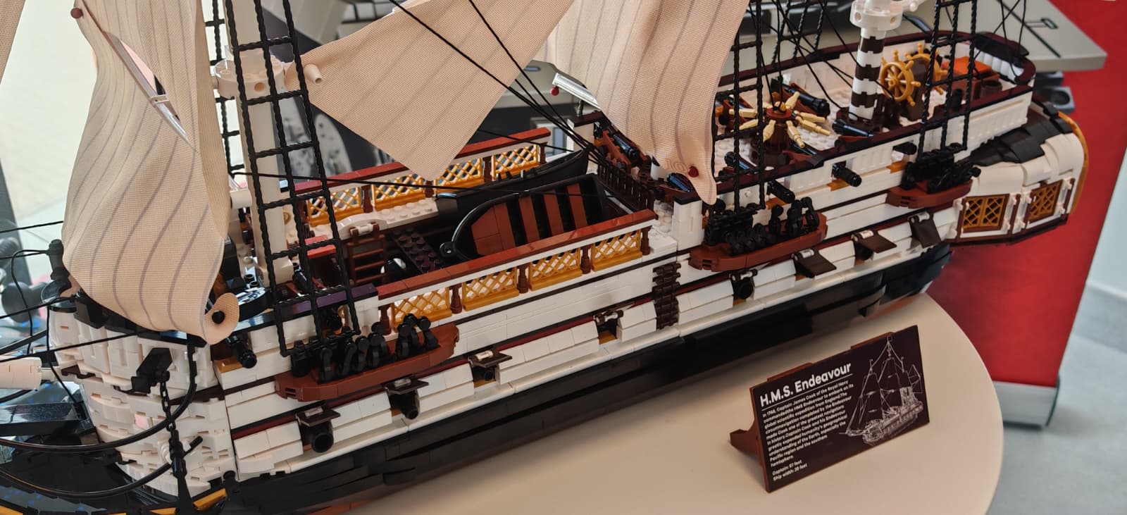 REOBRIX 66048 Endeavor sailing ship – 3555 pieces